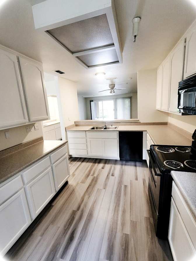 Lakeshore Apartments's room