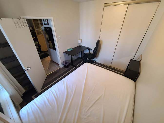 Eddy's room