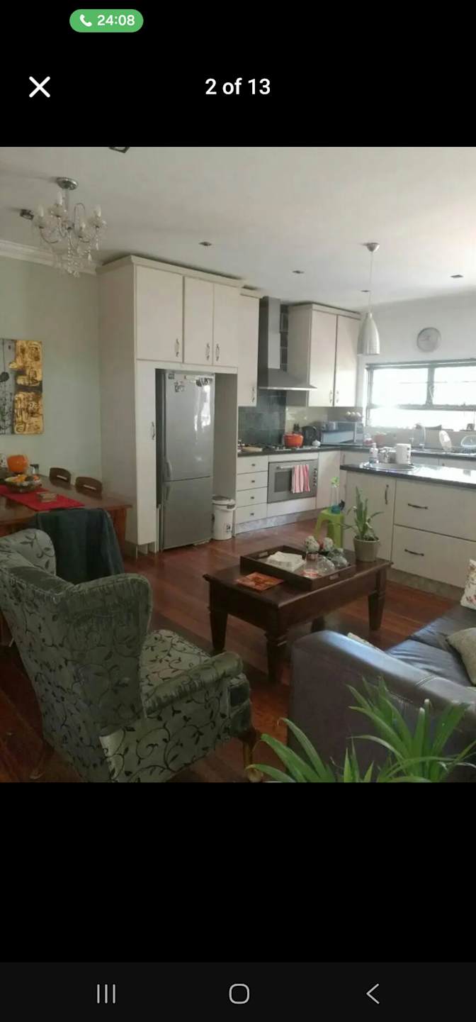 Dominique Menezes's room