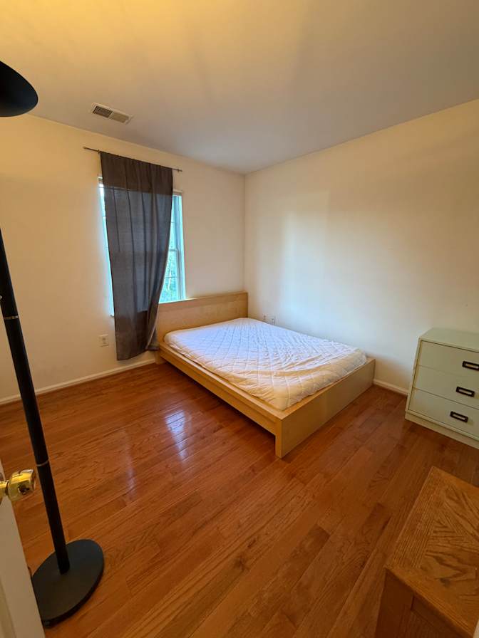 Tez's room