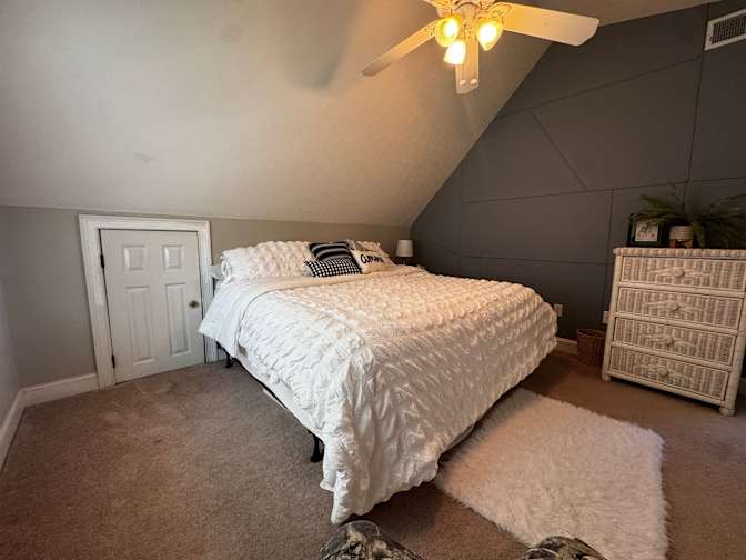 Alcove Rooms's room