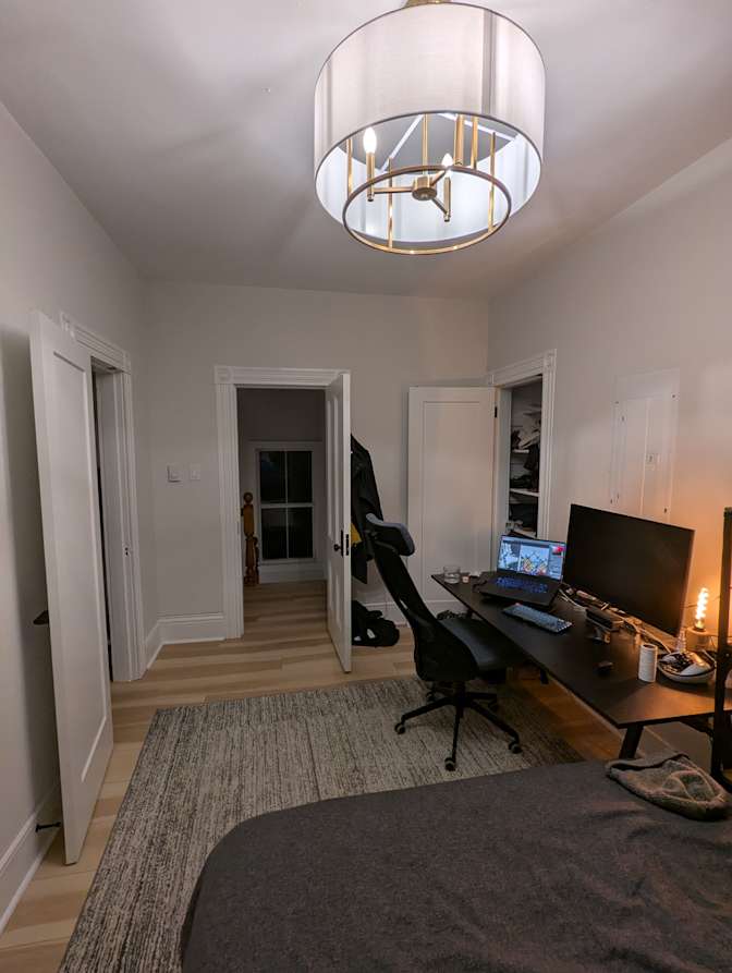 Alejandro Agustines's room