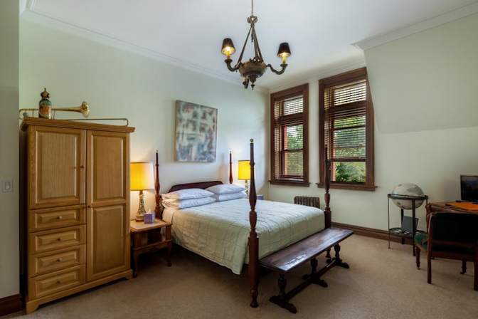LG Private Bedroom in Manhattan's room