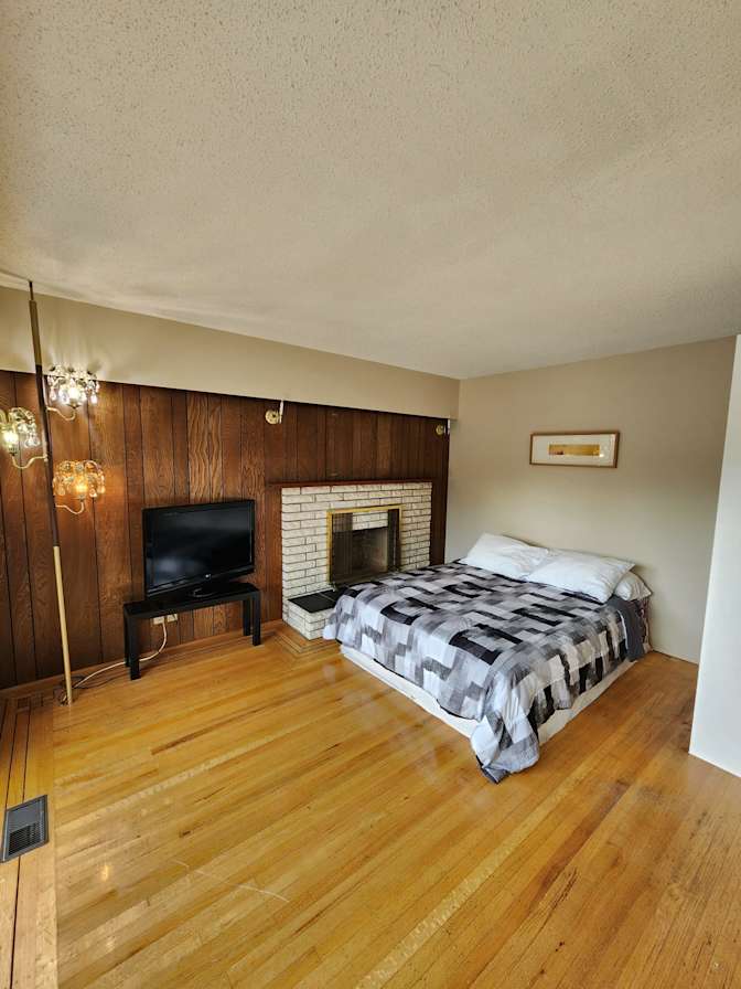 East 24th Avenue - Photo 2