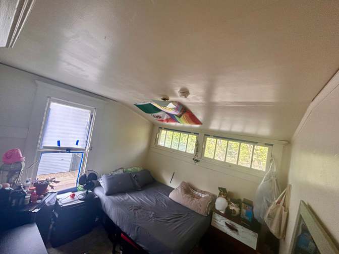 Jhonny G's room