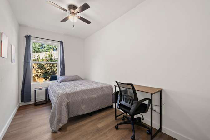 Magali A.'s room