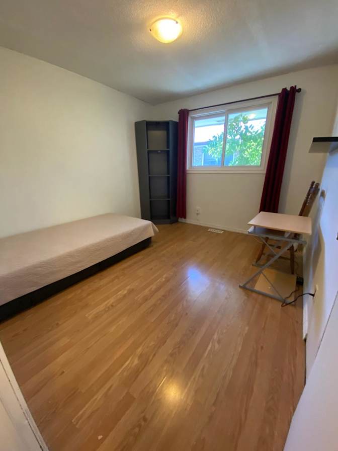 NICOLA THOMAS's room