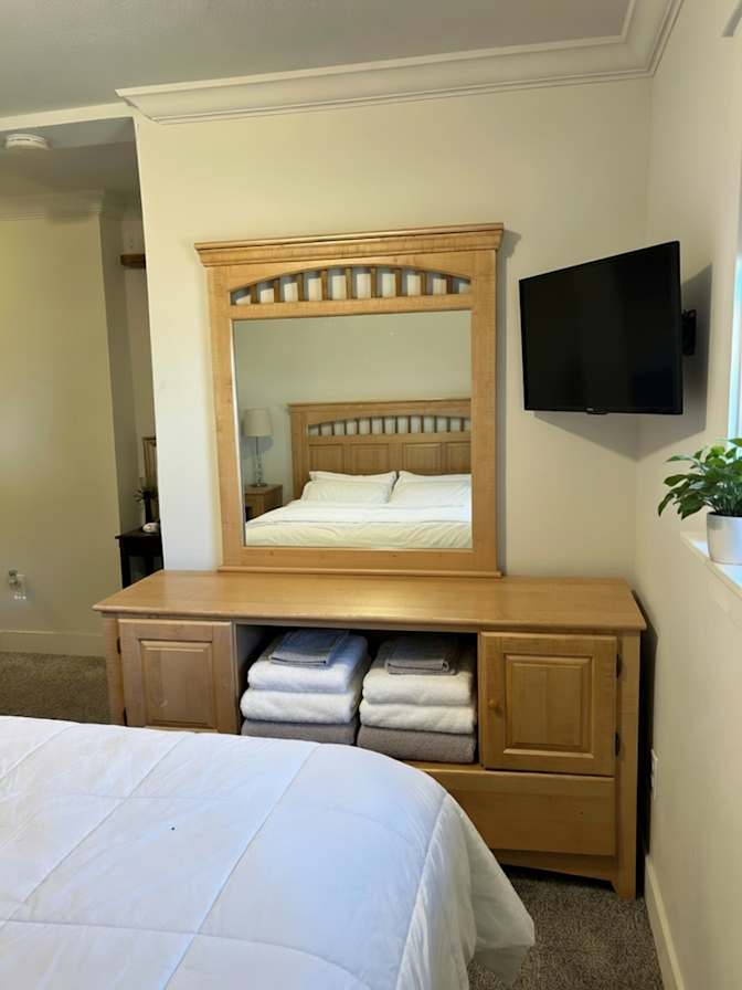 Beautiful Furnished Private Room with Private Bathroom's room