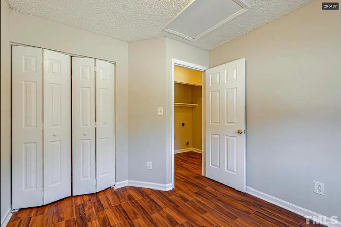 Alcove Rooms's room