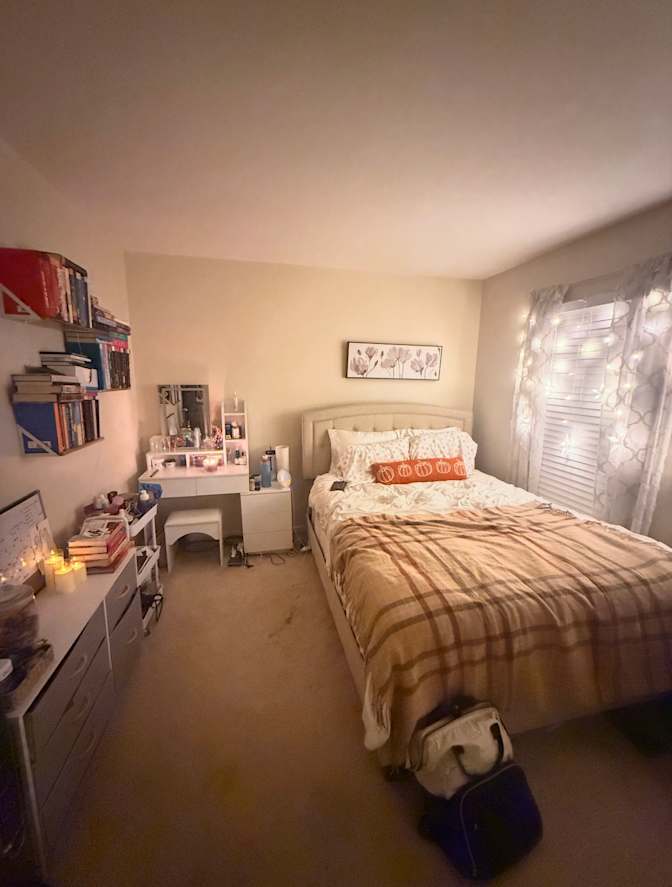Kamilah M's room