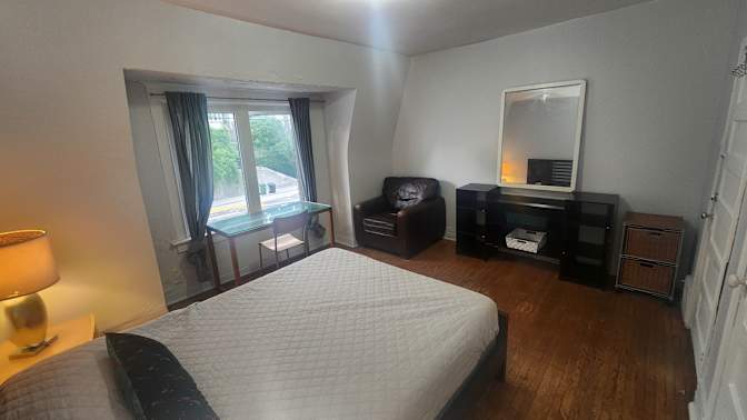 Laure's room