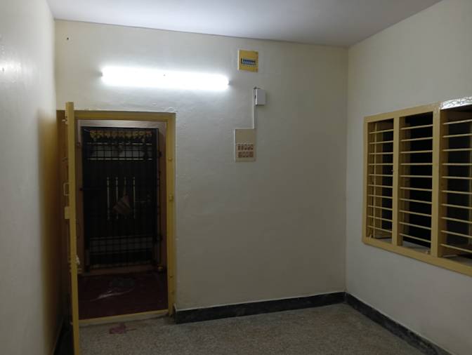 Karthik S's room