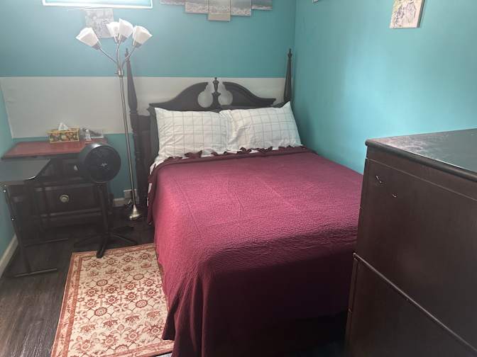 Carshella Hewie's room