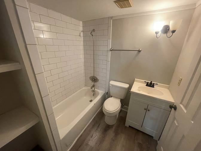 Alcove Rooms's room