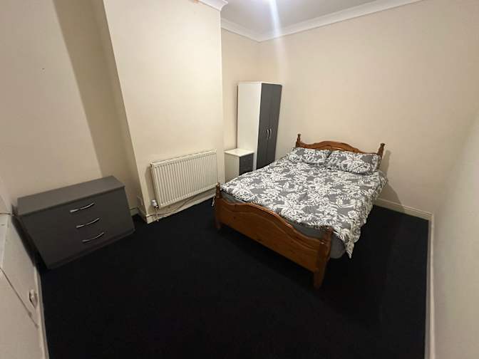 Black Country Homes's room