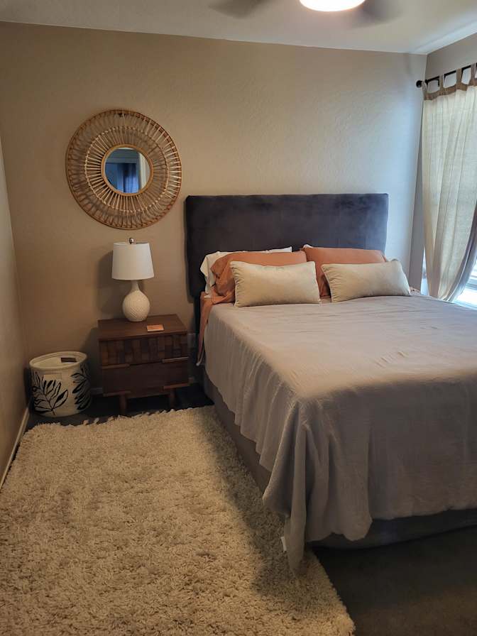 Liz's room