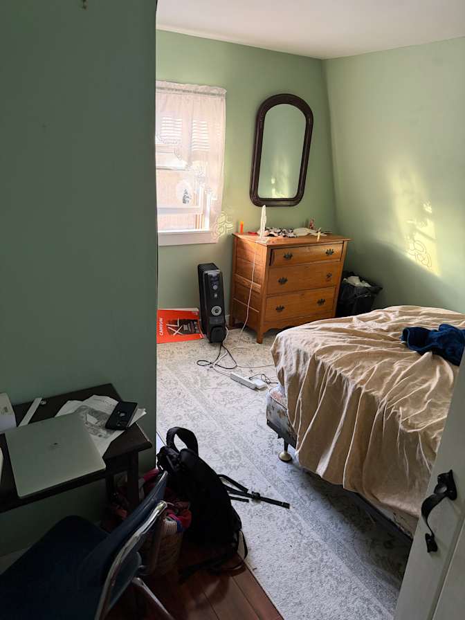 Keith E Strasser's room