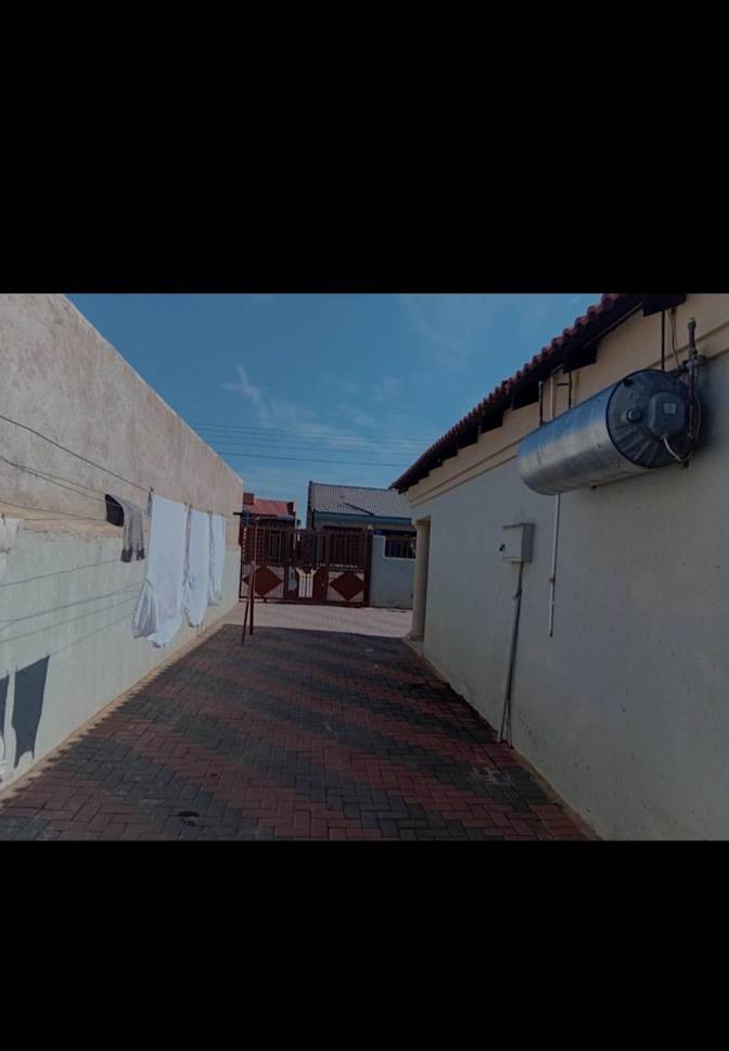 ZwelakheSamuel Msiza's room