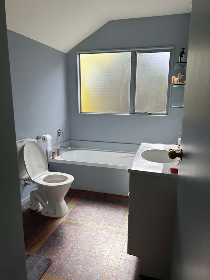 Priya Fernandes's room