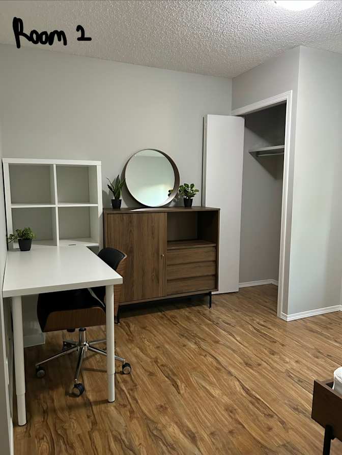 Jun's room