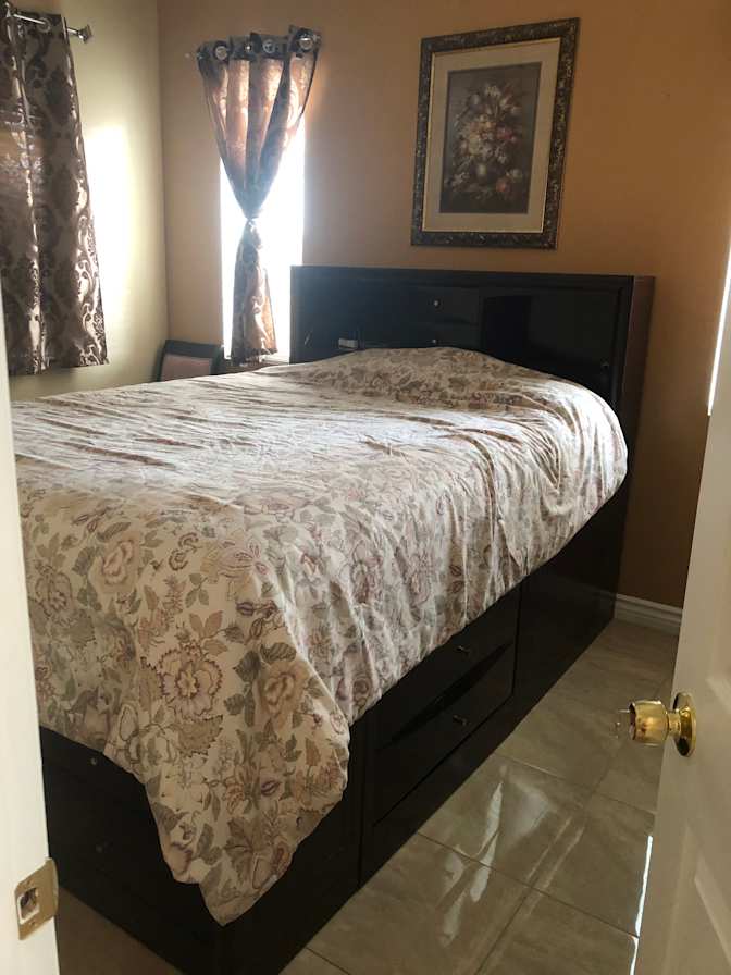 Fernando Vargas's room