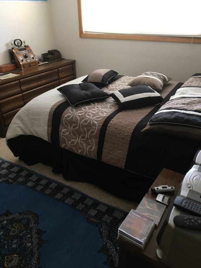 Thomas's room