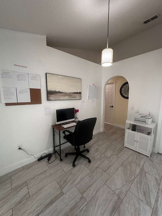 Glass Connect Housing Solutions's room