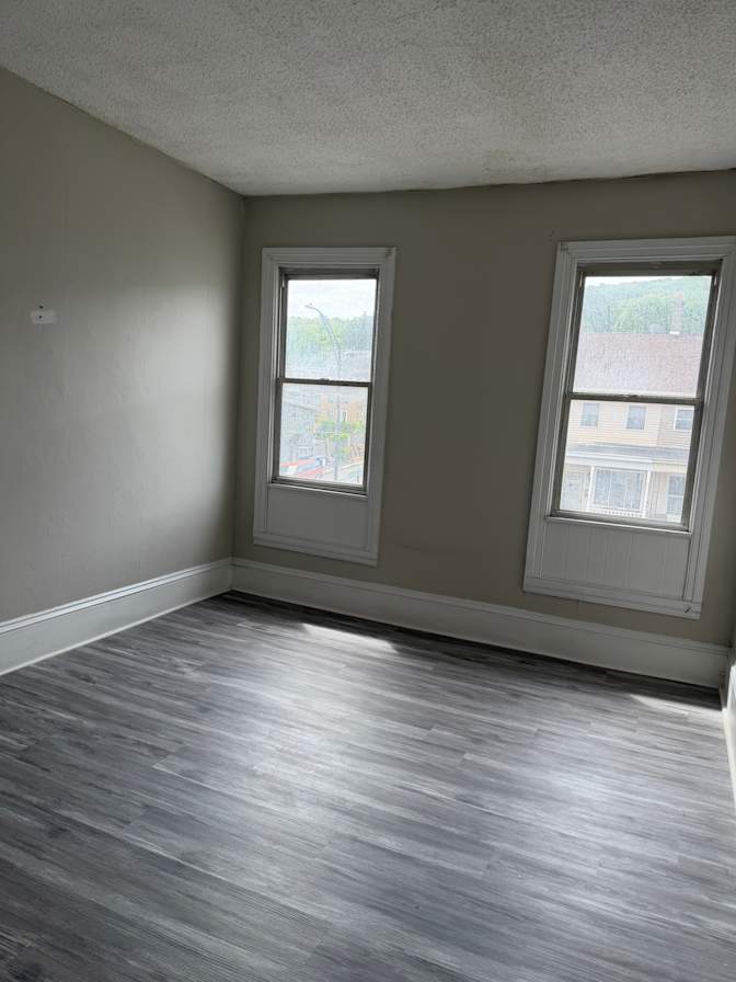 elvin morales's room
