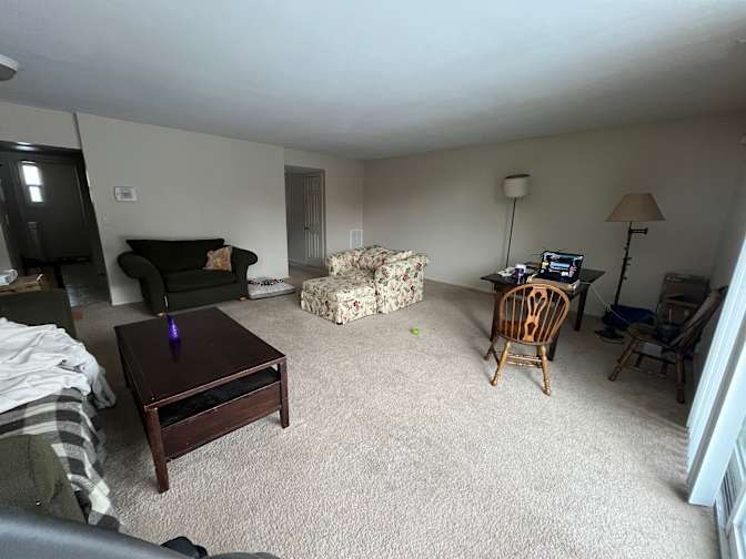 Leslie C.'s room