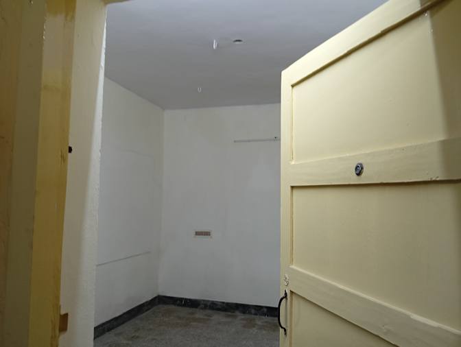 Karthik S's room