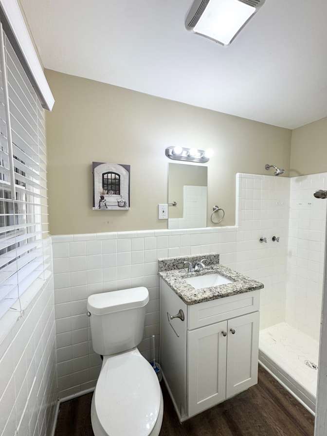 Alcove Rooms's room