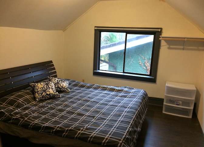 Thanh's room