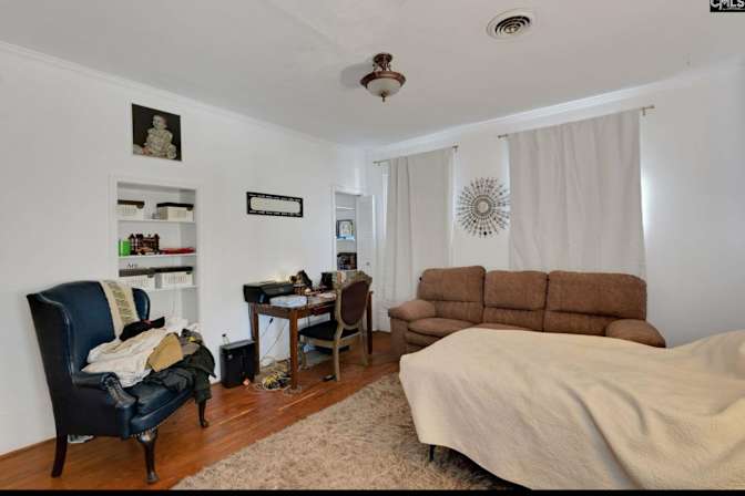 Carla's room
