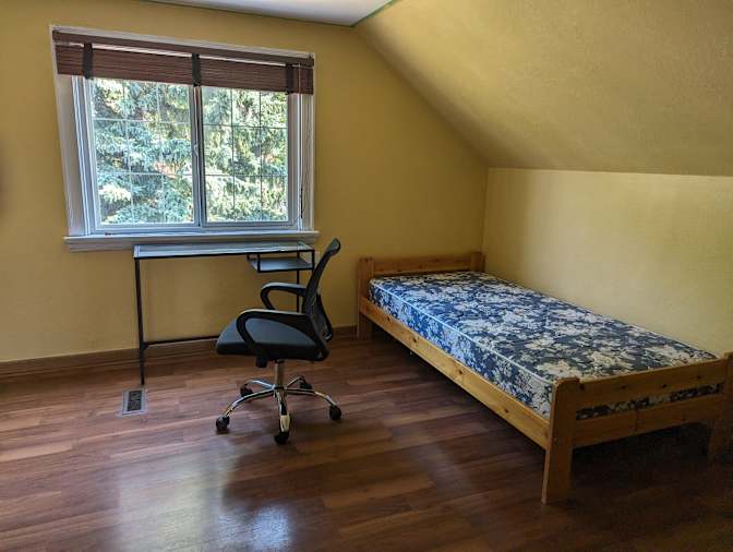 Ken's room