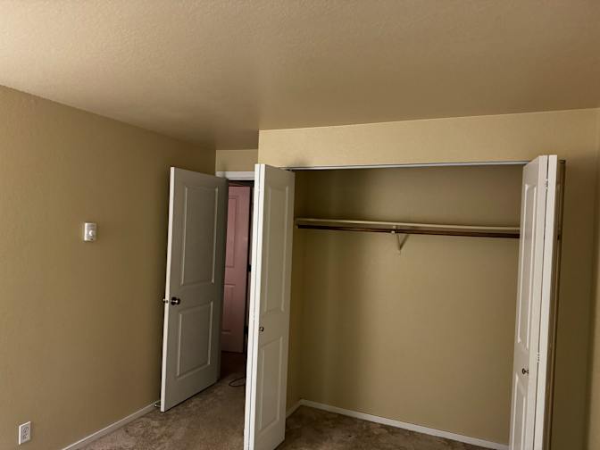 Stephanie E Sellnau's room