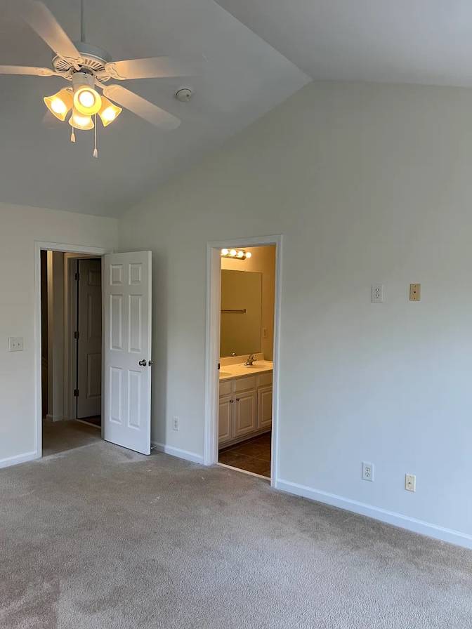 Alcove Rooms's room