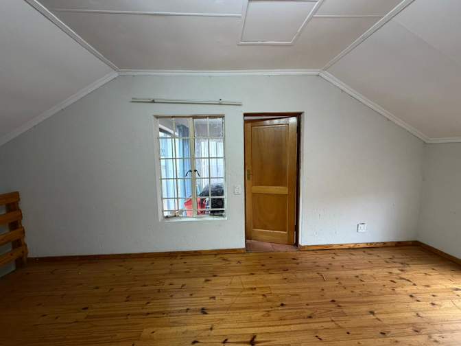 Neo's room