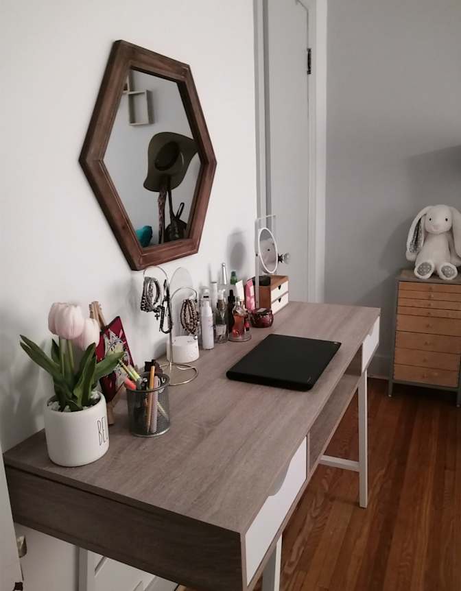 Alice.'s room