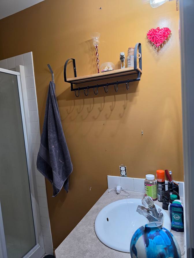 Arie P's room