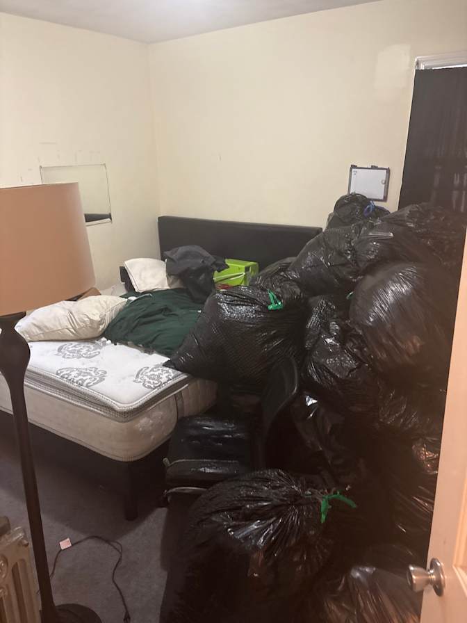 Kenneth riel's room