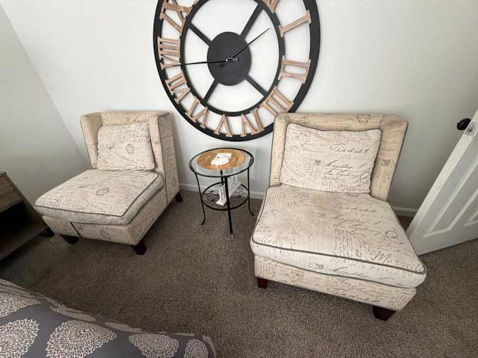 Alcove Rooms's room