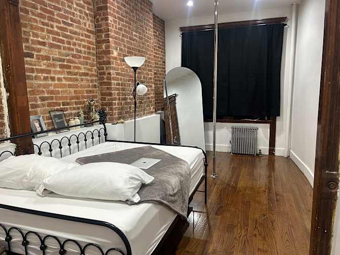 Lee's room