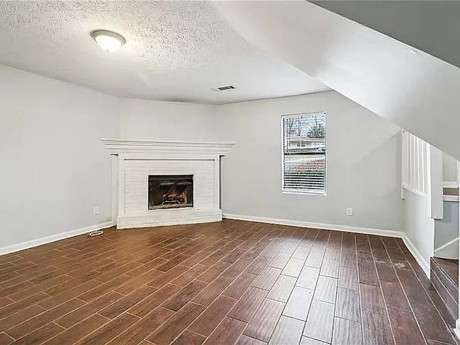 Alcove Rooms's room