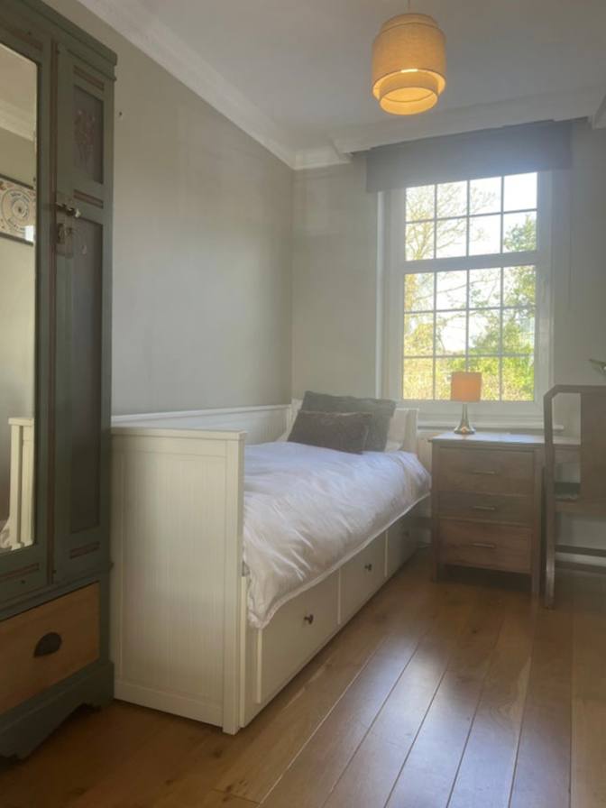 Caroline's room