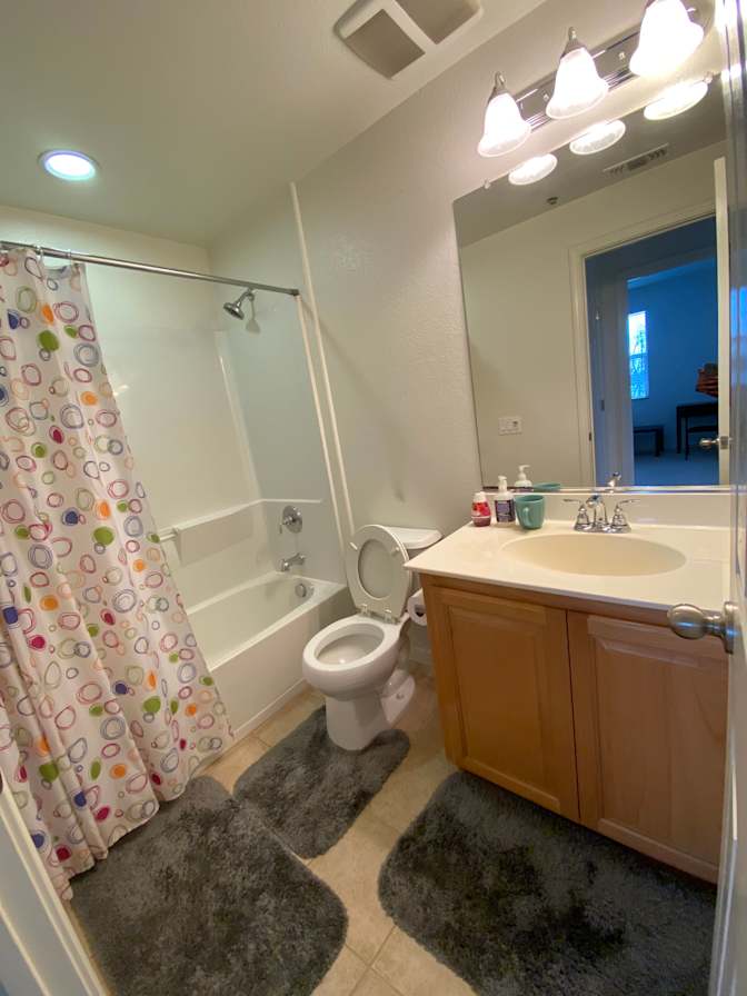 Golden Gate Rentals's room
