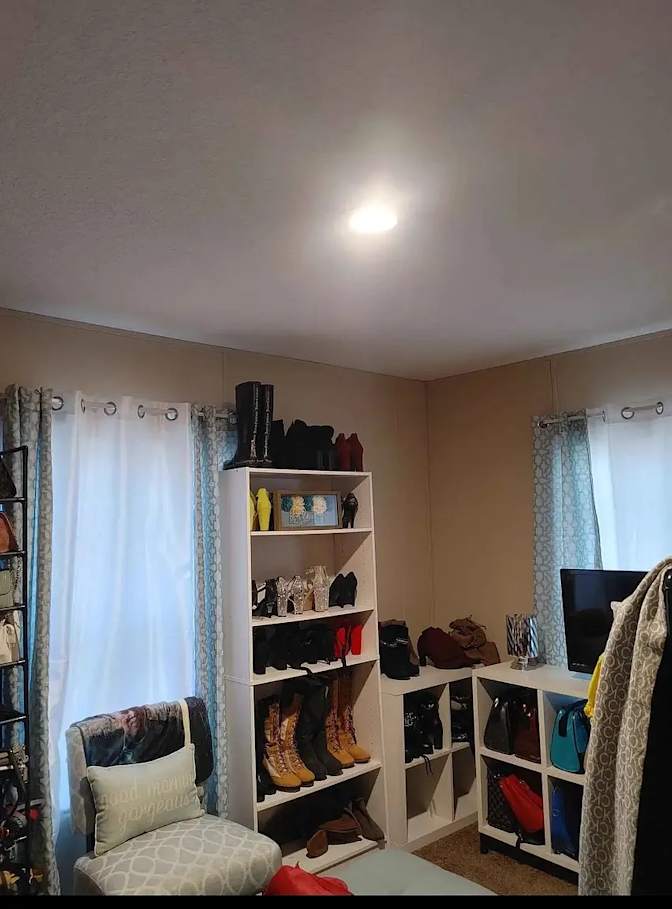 Alcove Rooms's room