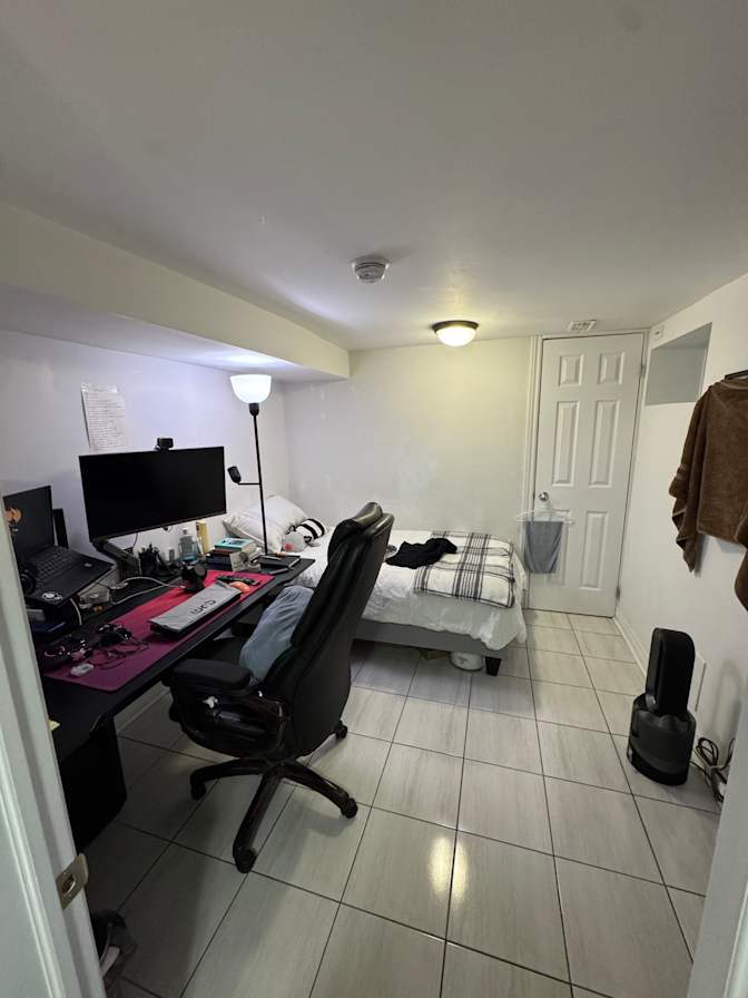 Yan's room