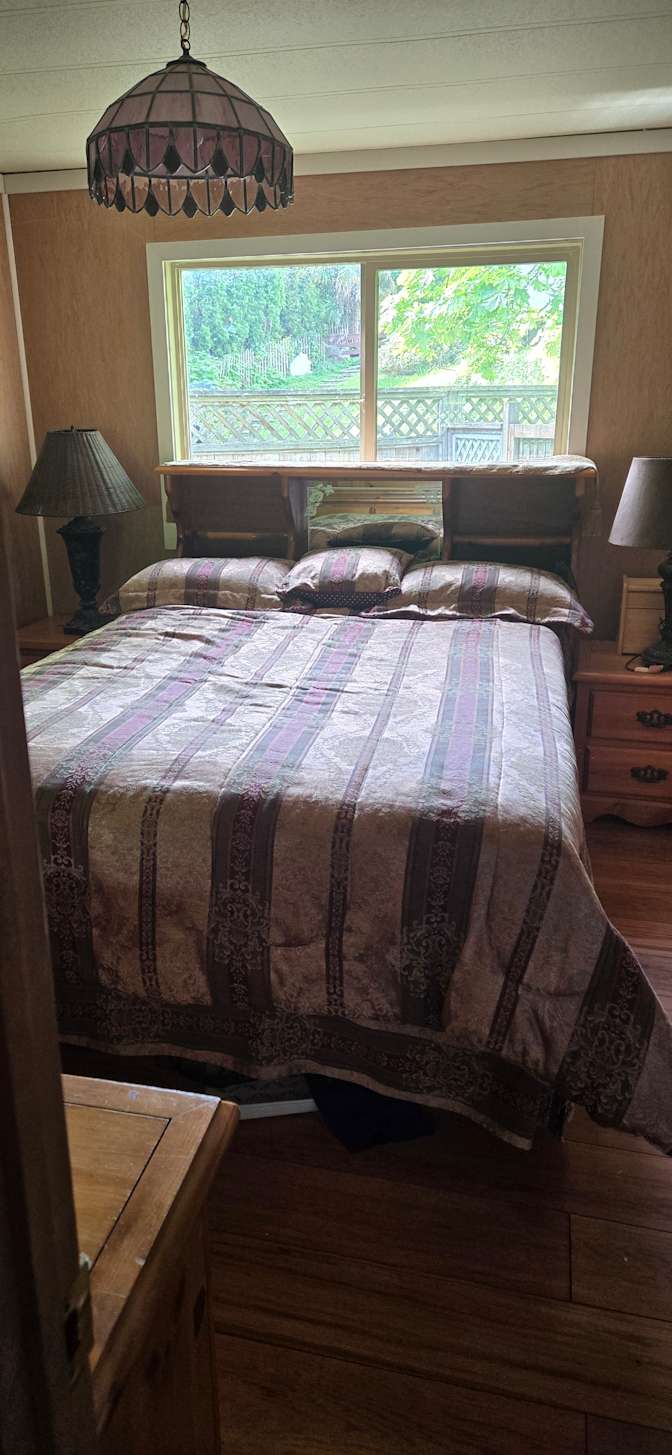 DIANNE BELLIVEAU's room