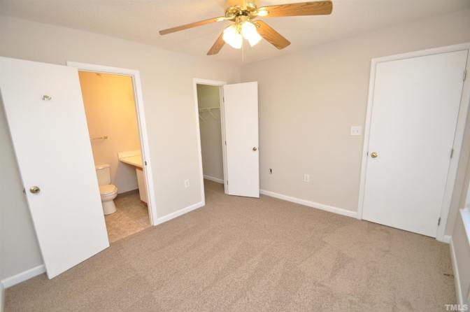 Alcove Rooms's room
