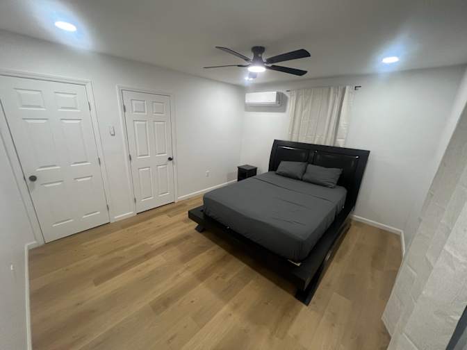 Leslie's room